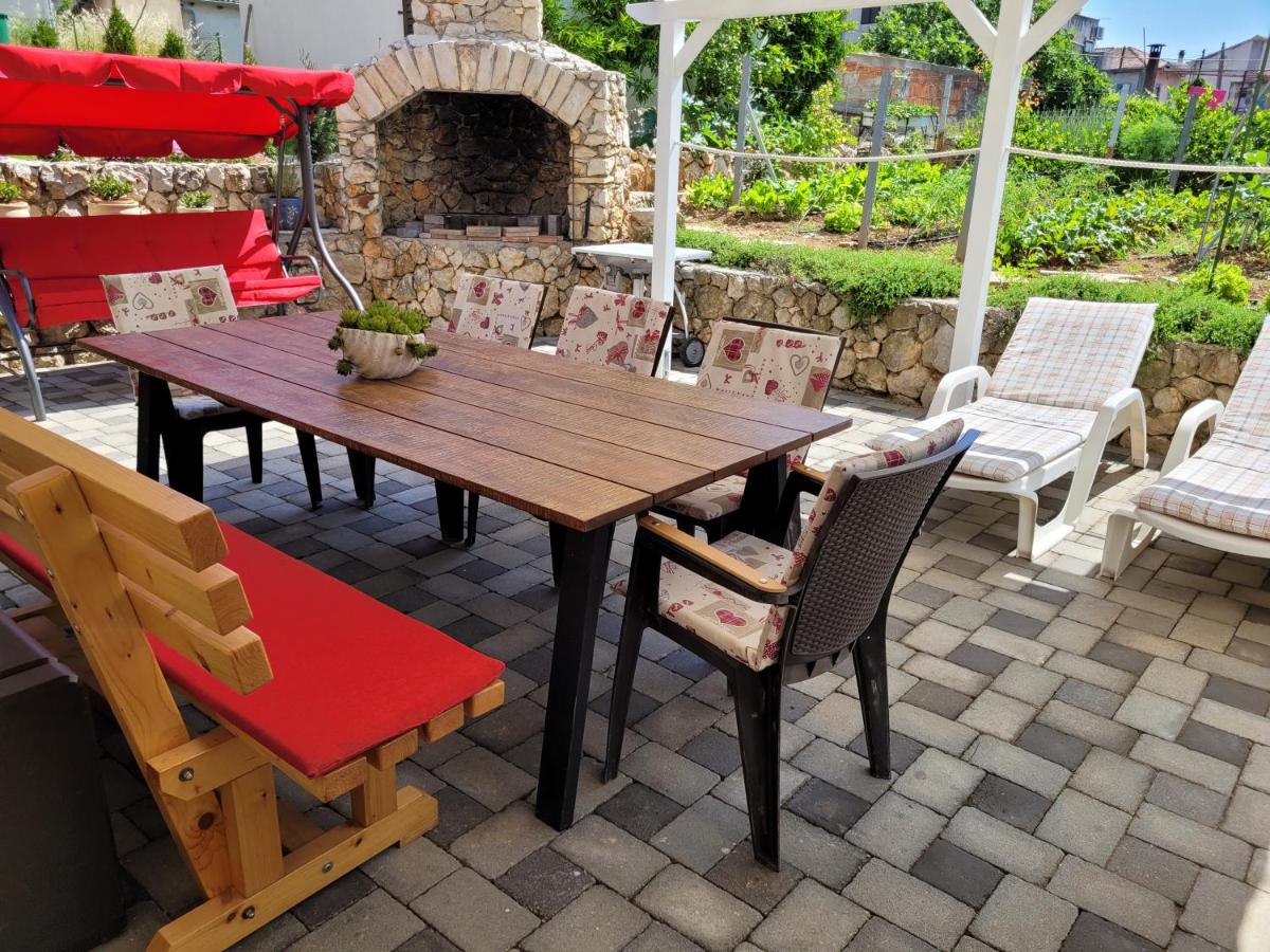 Ljubica Apartman - Bed and Breakfast Pirovac