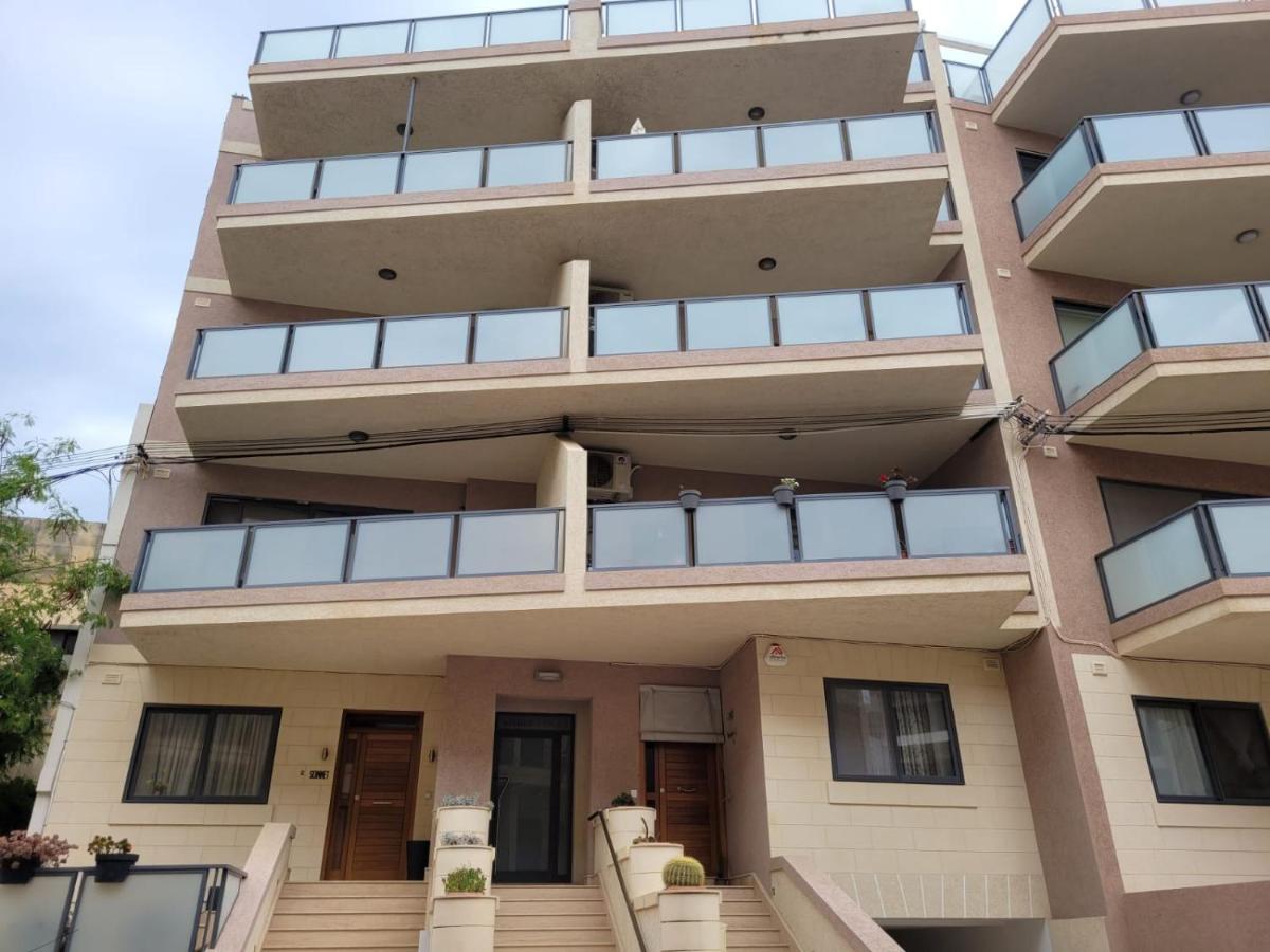 Large Apartment in Marsascala. sleeps 6 - B&B