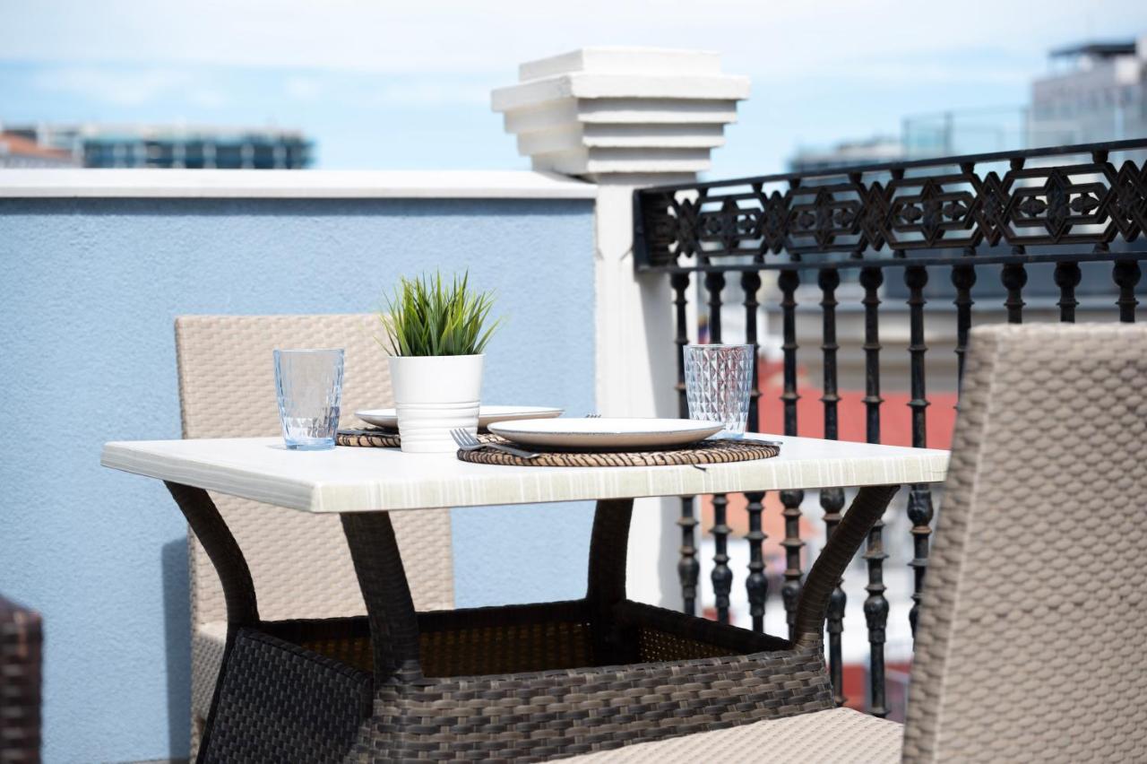 B&B Gibraltar - Master Penthouse Double Room Ensuite with Private Terrace - Grand Central House - Bed and Breakfast Gibraltar