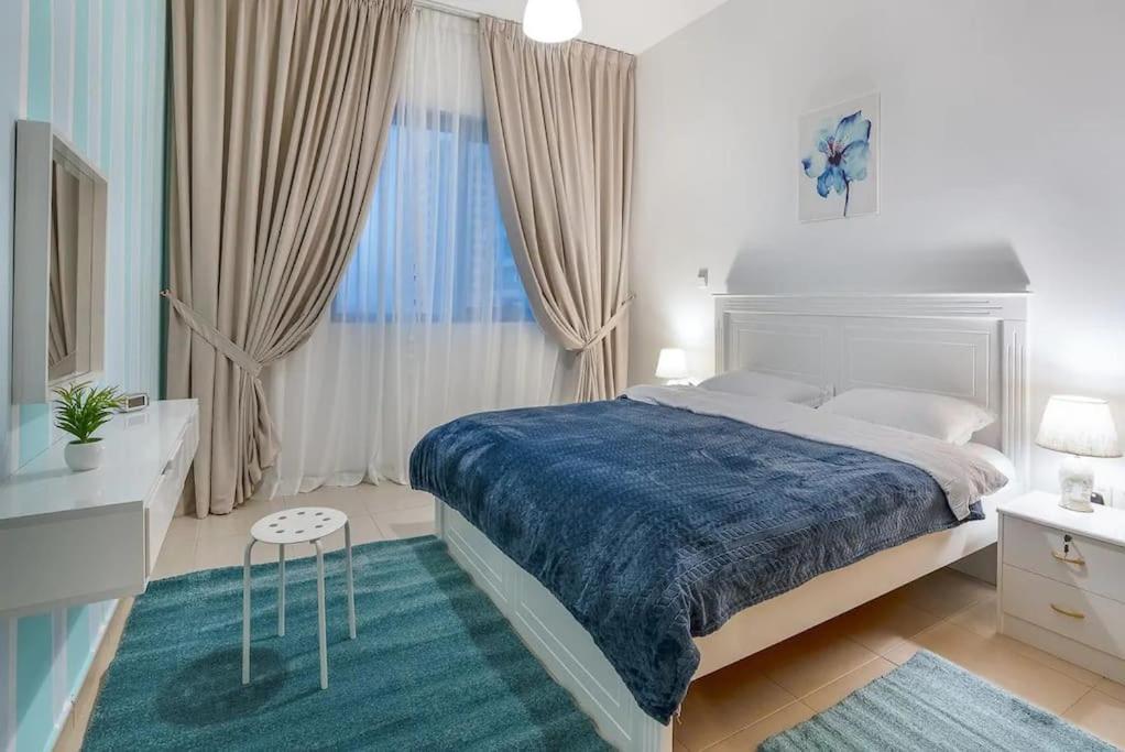 B&B Abou Dabi - HUGE 2 Bedroom Apartment Beach Front (City View) - Bed and Breakfast Abou Dabi
