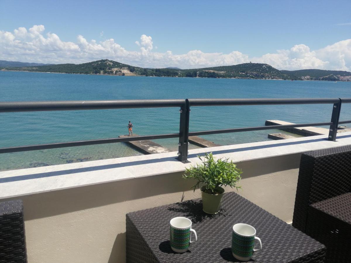 Delfino - apartman uz more - B&B Betina