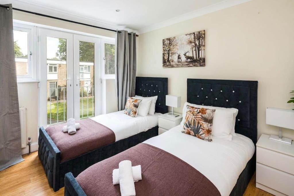 B&B London - Where Style & Convenience Combine- Photo ID & Deposit Required - Bed and Breakfast London