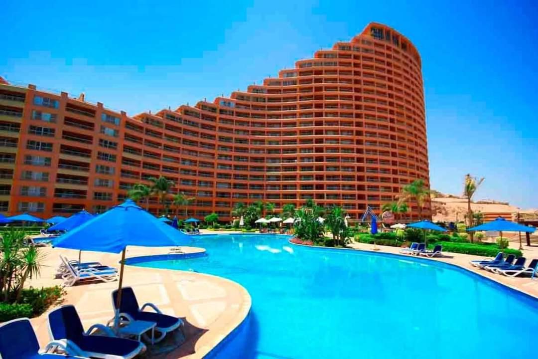 شاليه تامر عمر في ابراج بورتو السخنة للعائلات فقط Tamer Omar's Chalet in Porto Elsokhna Towers only Family - Chambres d’hôtes Al ‘Ayn as Sukhnah