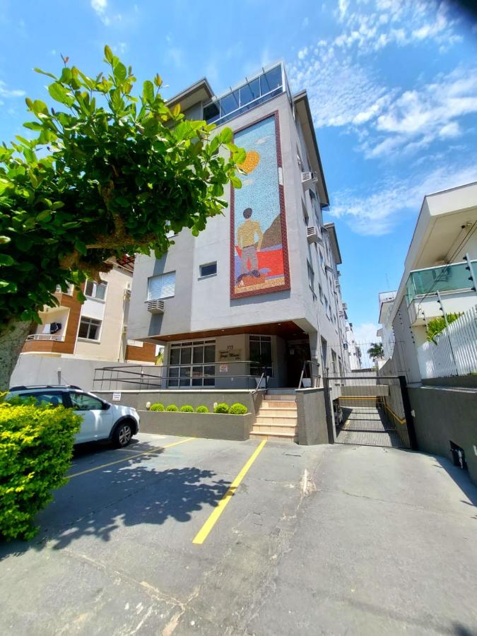 Excelente Apartamento a 1 quadra e meia do mar - B&B