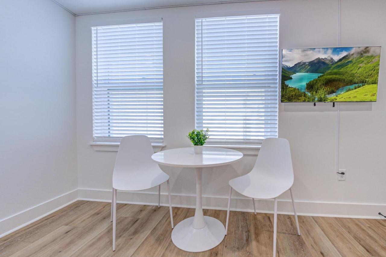 Pink Flamingo Studio Apartment - Ferienwohnung Galveston