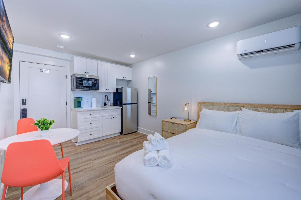 B&B Galveston - Tropical Jungle Studio Apartment - Bed and Breakfast Galveston
