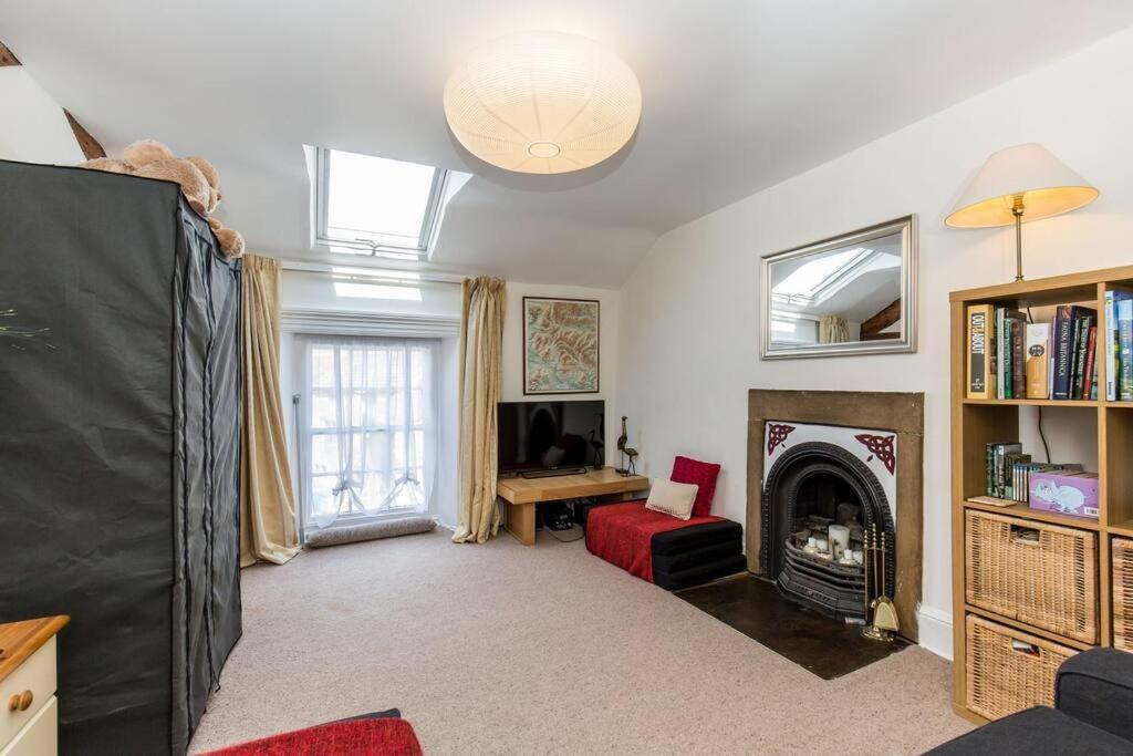 Fern Hse Grassington; central yet quiet & parking - B&B Grassington