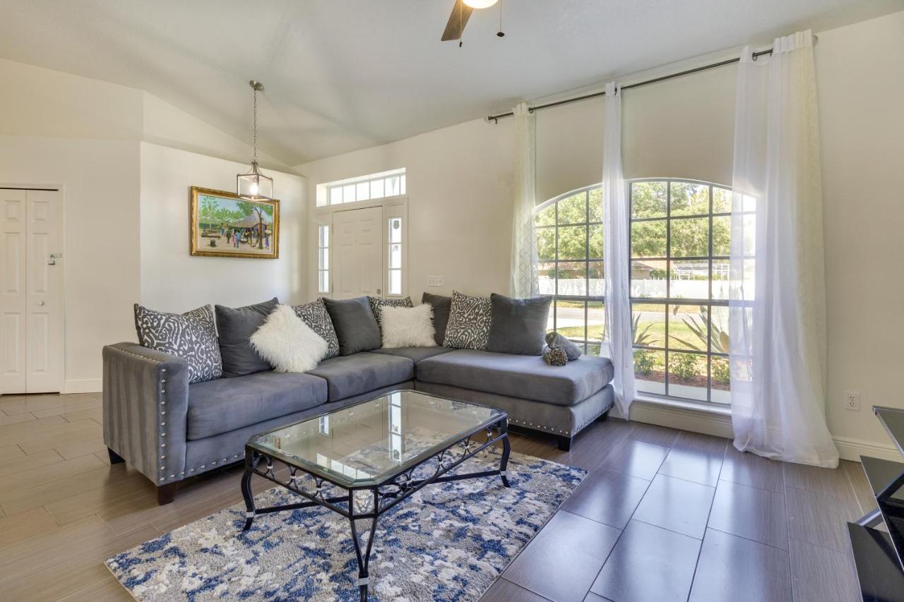 Orlando Area Home with Lanai 10 Mi to Disney! - Chambres d’hôtes Davenport