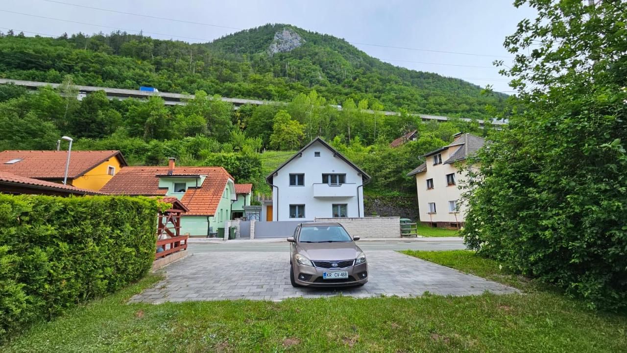 Apartma Sava-Stol - Ferienwohnung Assling