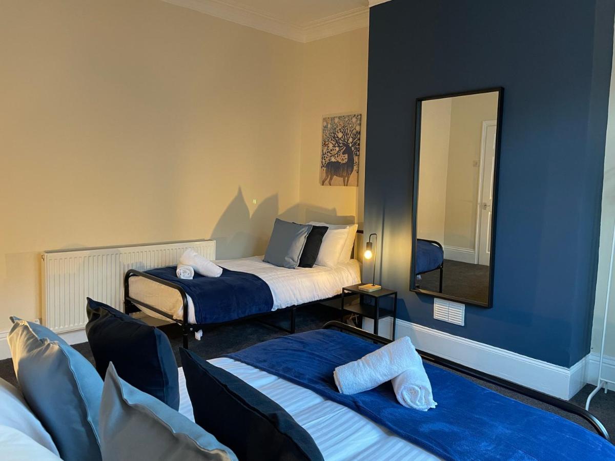 B&B Gateshead - Howe - Newly refurbished 2 bedroom flat Free Parking - Bed and Breakfast Gateshead