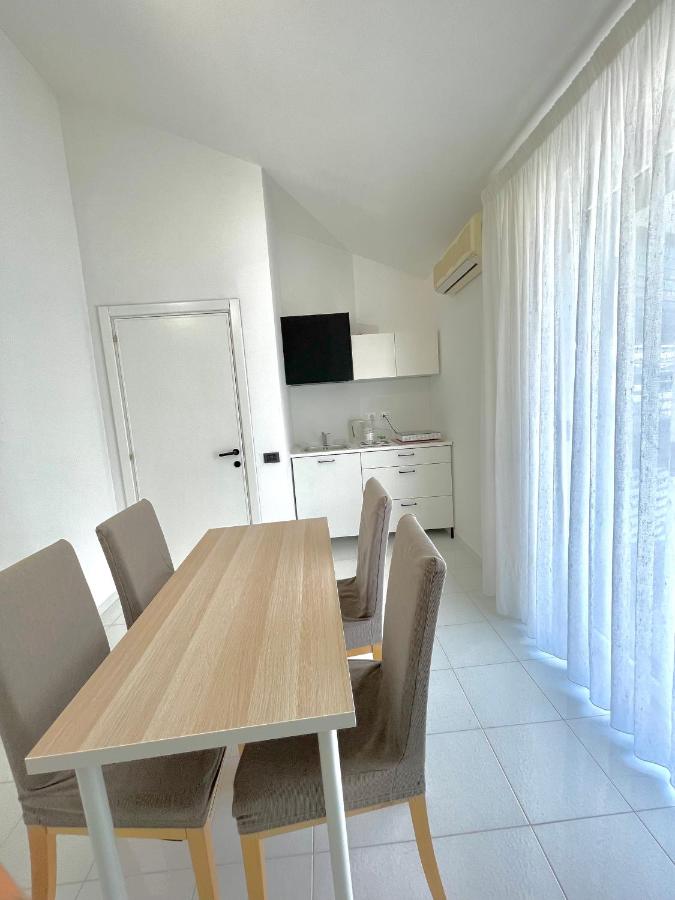 Apartment with Mountain View