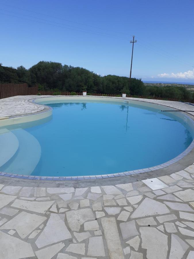 agriturismo gli olivastri, appartamento la rosa dei venti con piscina e solarium , vista mare ,climatizzatore ,wifi - B&B