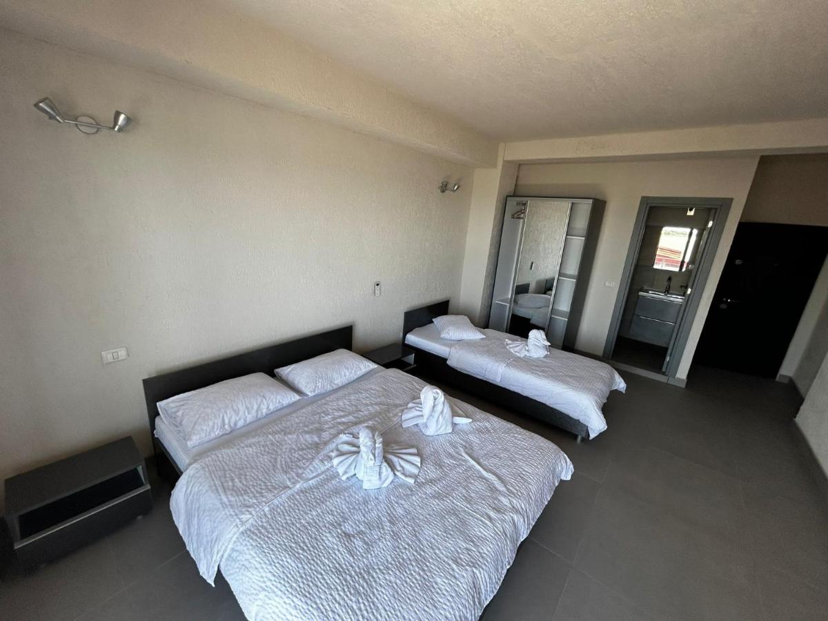 Dreibettzimmer mit Terrasse