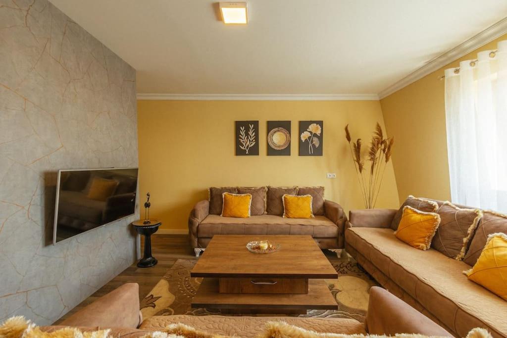 B&B Pristina - Flamingo Apartment - Bed and Breakfast Pristina