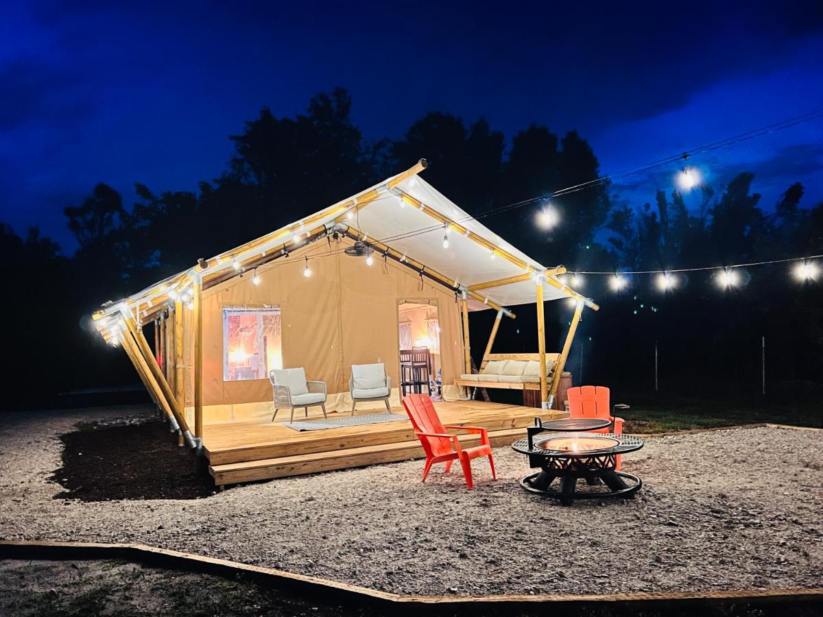 Tropical glamping with hot tub - B&B