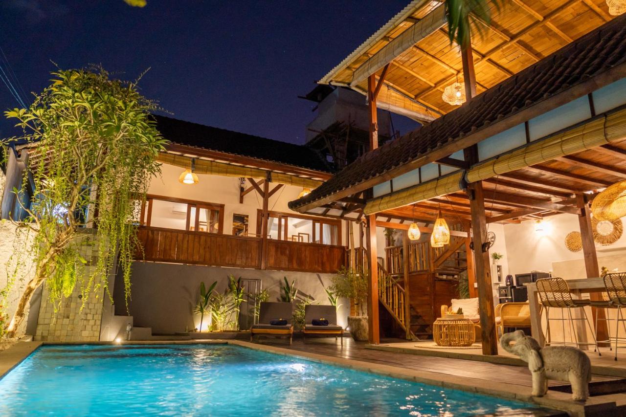 Villa Innerbloom stylish 2BR with large pool & garden - B&B Canggu