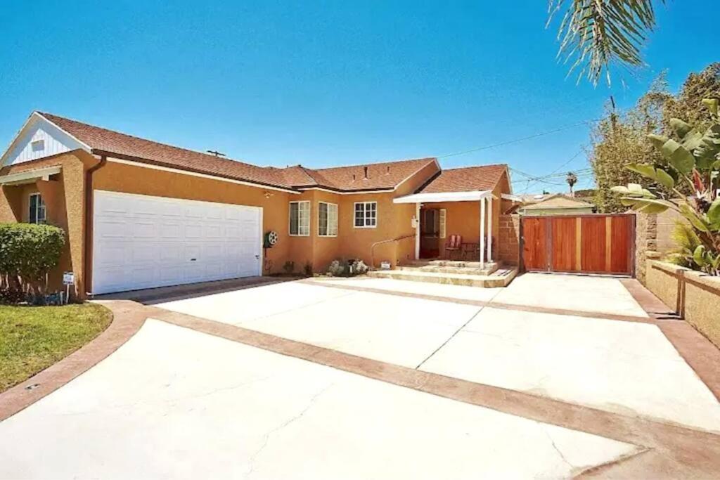 3 BR + Near Venice Beach + Redecorated + Nice Backyard with BBQ - Chambres d’hôtes Los Angeles