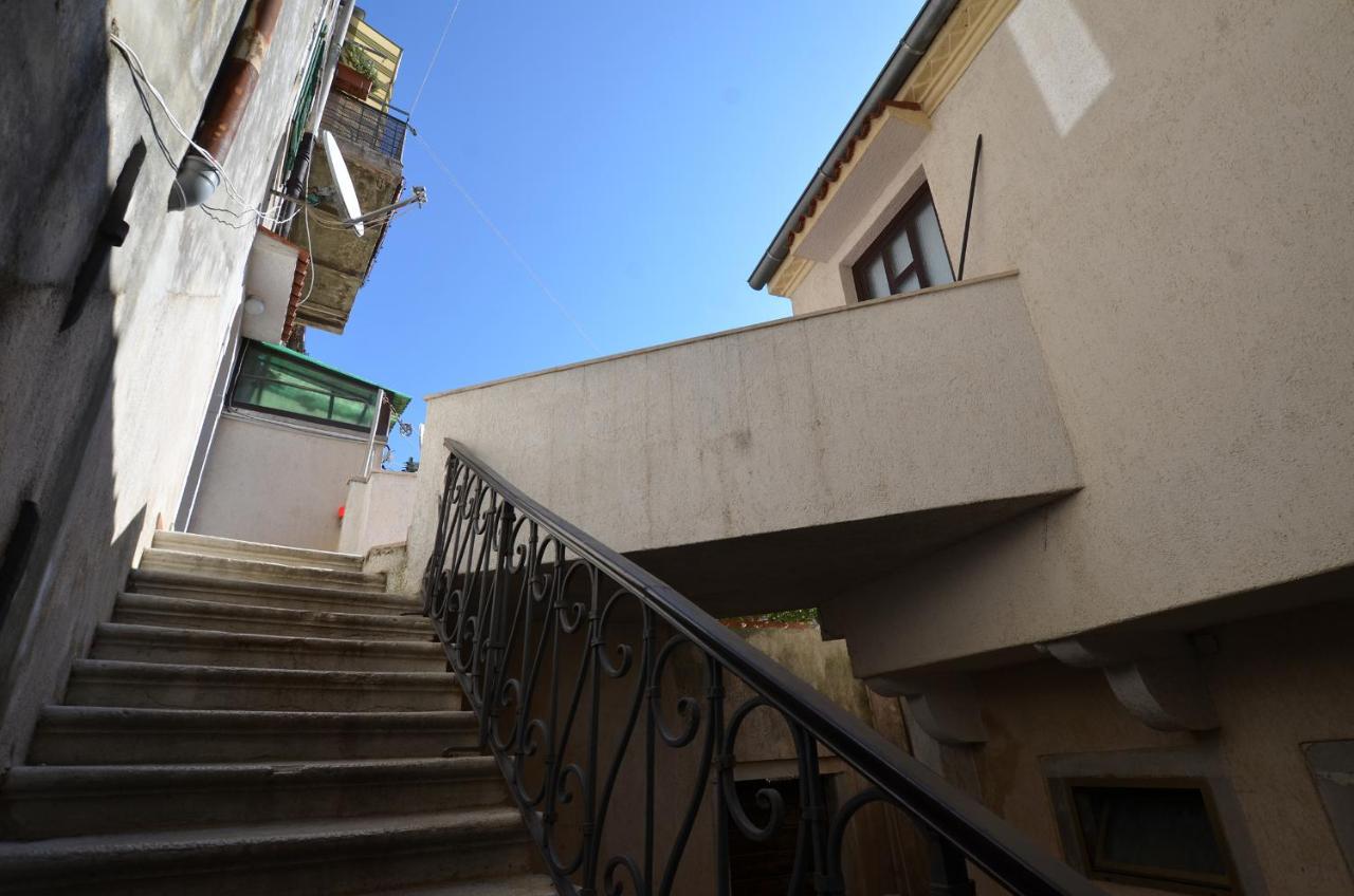 Old Town Yulia Apartments - B&B Rovinj