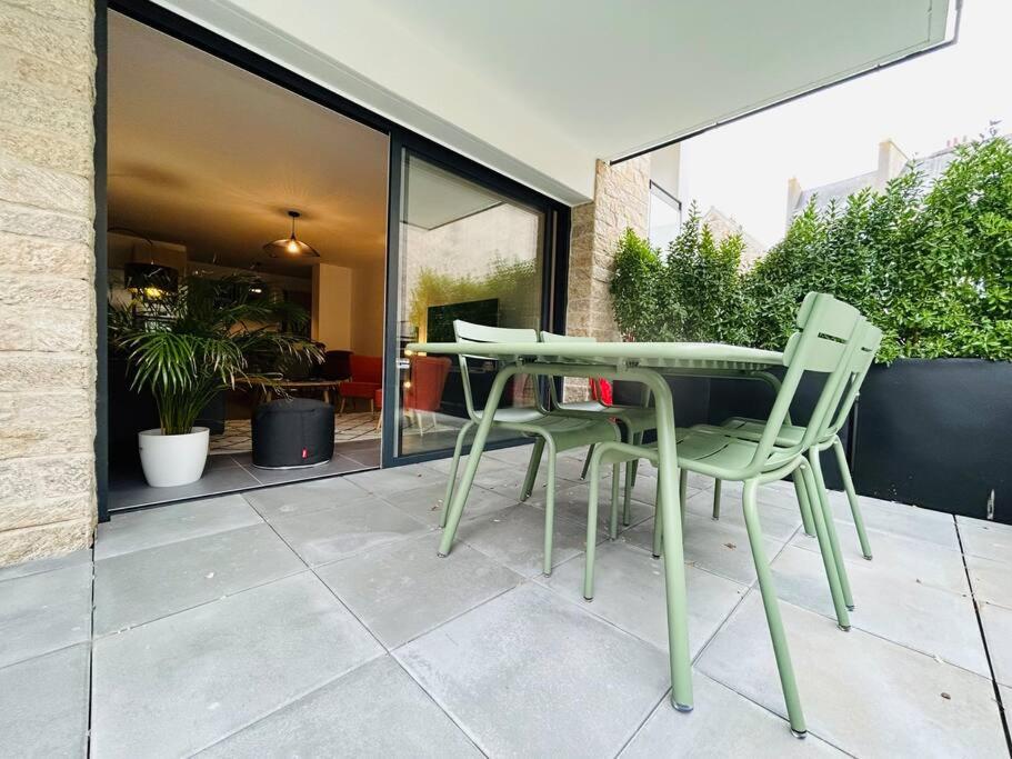 L'Hermine terrasse et parking, 500 plage - Chambres d'hôtes Concarneau