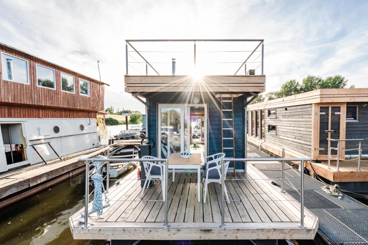 Tolles Tiny-Hausboot GÜNTER mit Dachterrasse - B&B