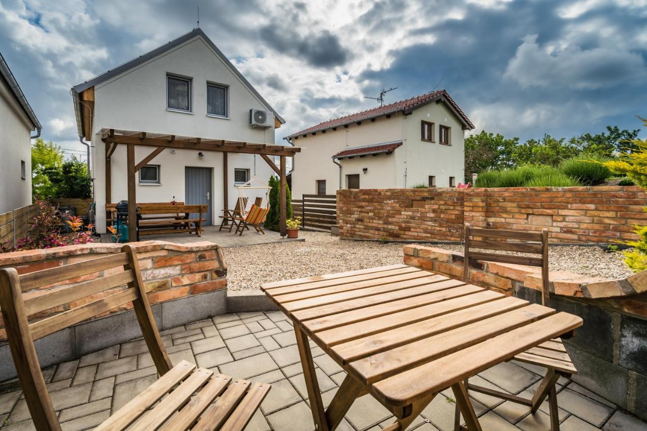 Vinoza - ubytování a vinný sklep Velké Bílovice Pod Vinicí - B&B