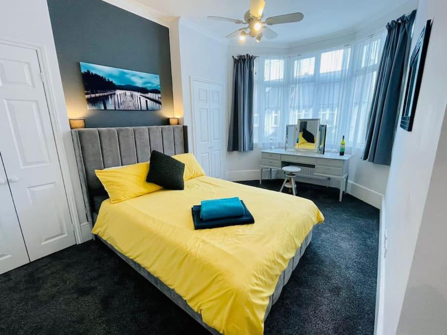 B&B Southend-on-Sea - NEW modernised flat in the heart of Leigh on Sea - Bed and Breakfast Southend-on-Sea