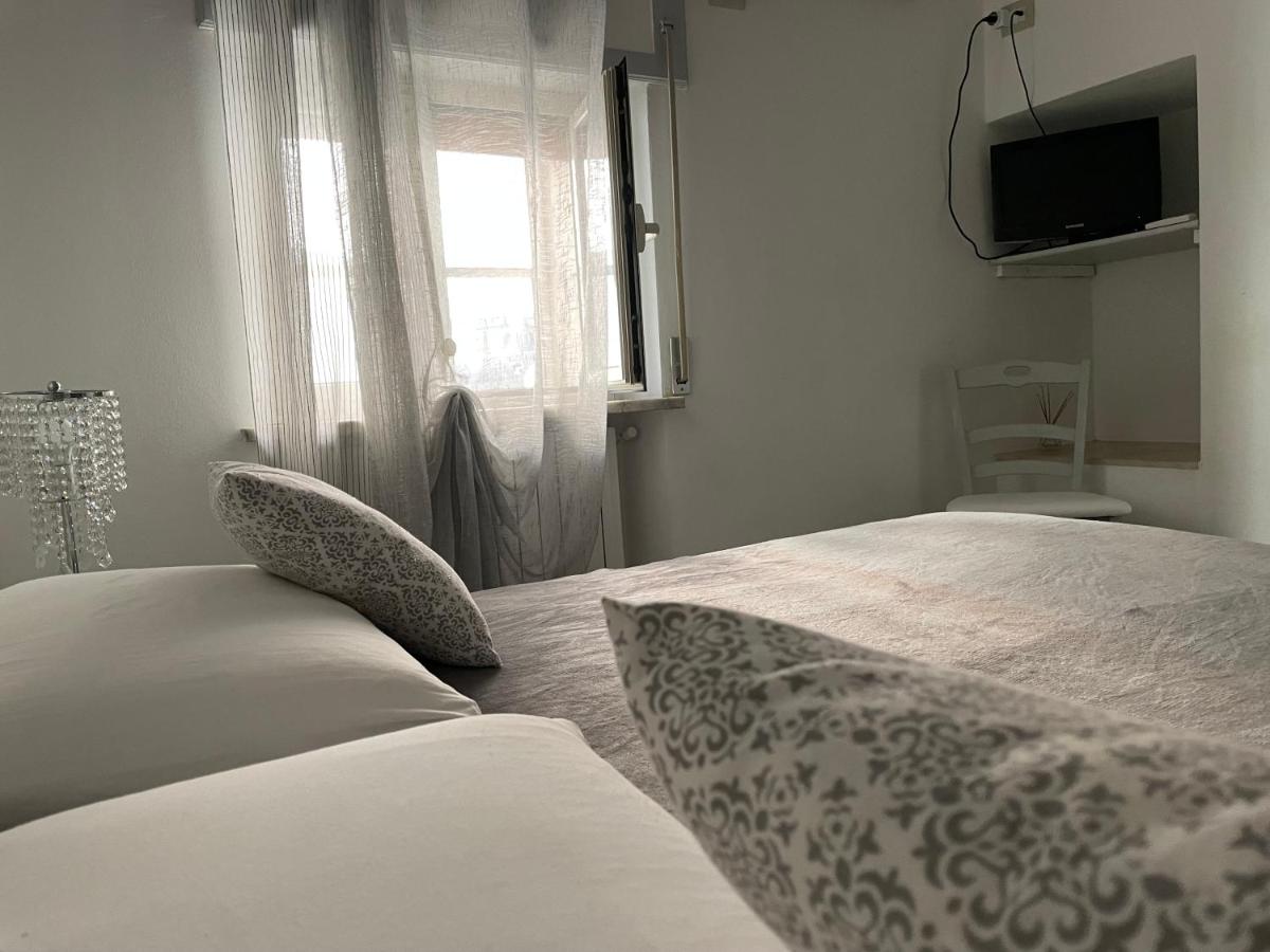 Camera Matrimoniale/Doppia con Letti Singoli con Bagno Privato