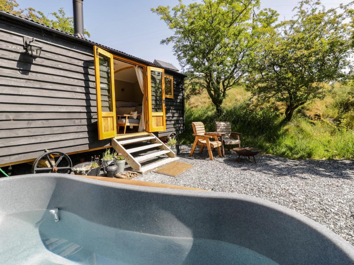 B&B Llanbedr - Moelfre - Shepherds Hut - Bed and Breakfast Llanbedr