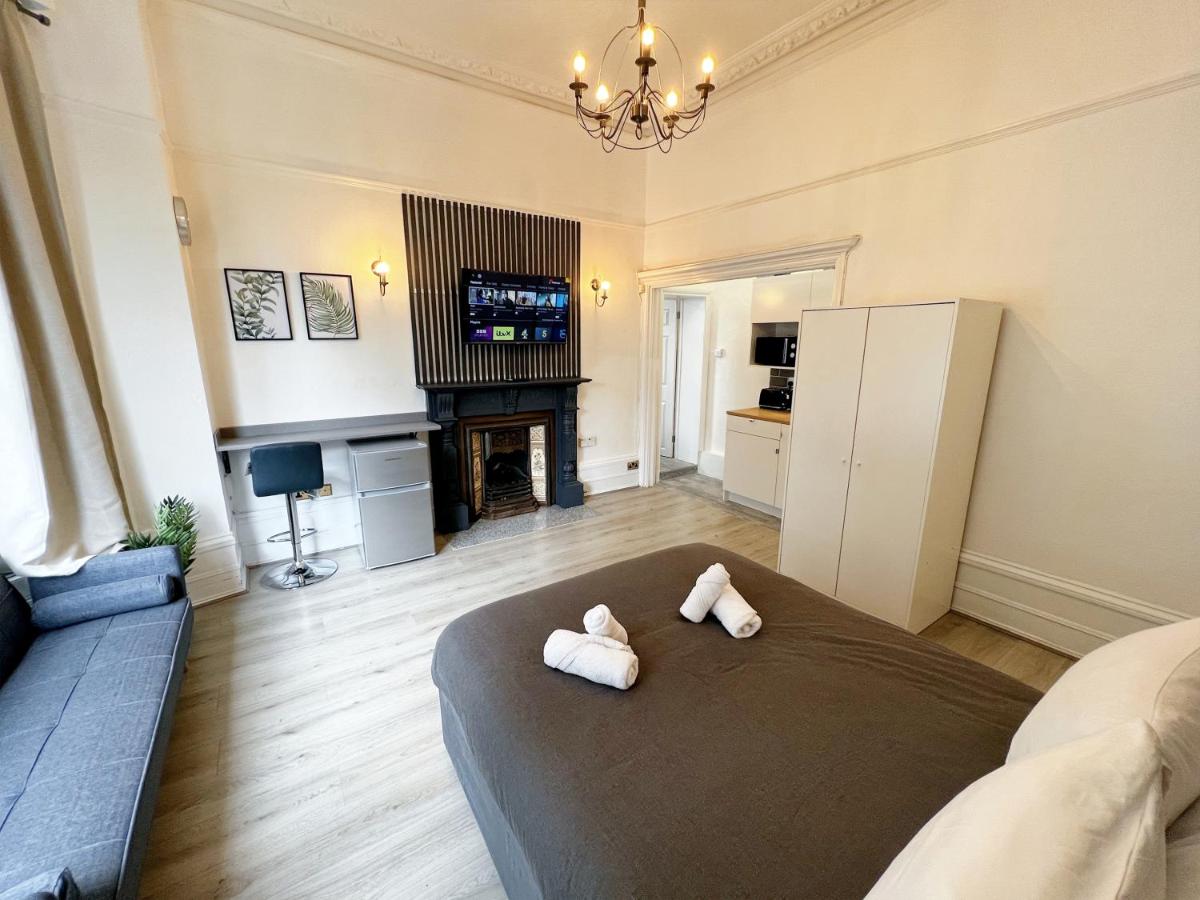 B&B Croydon, London - Erin Court Mansions - Suite 10 - Bed and Breakfast Croydon, London