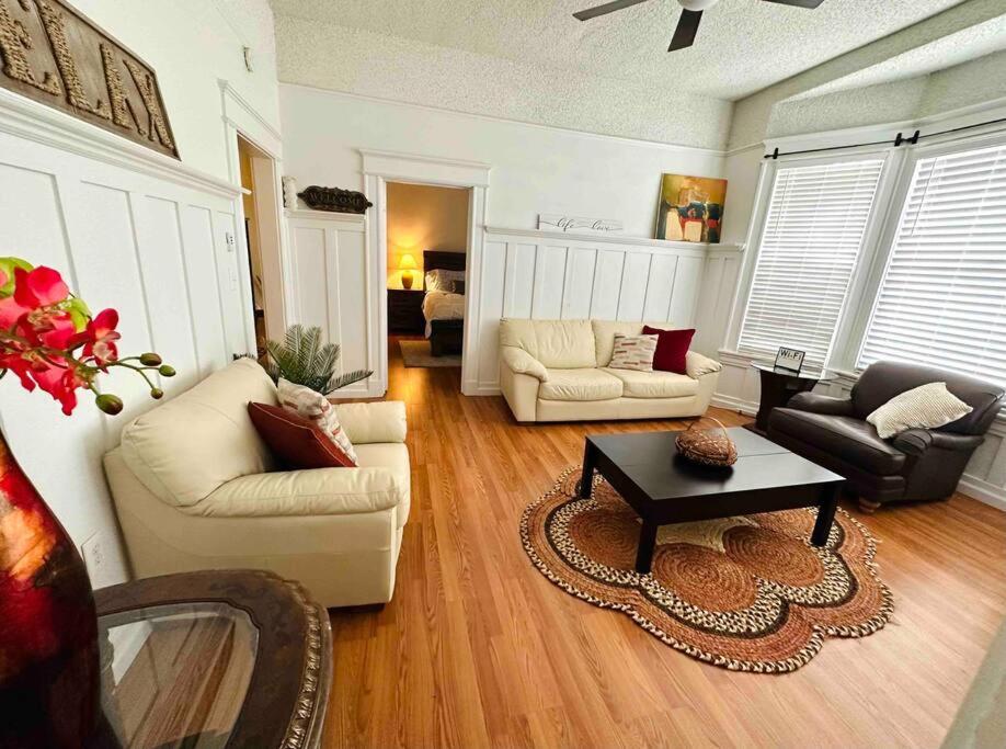 Misha’s Cozy Rare 3brm - B&B