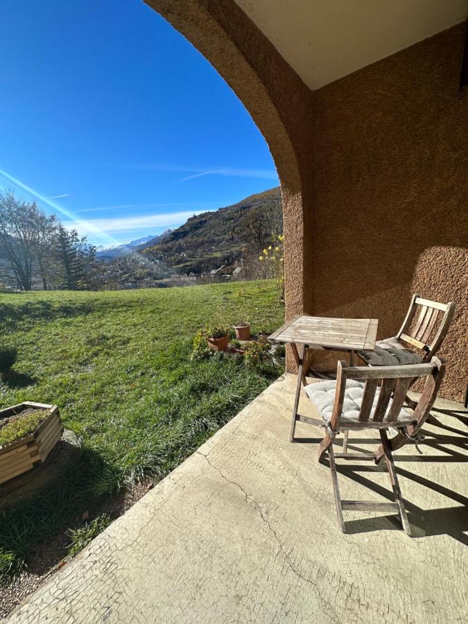 Appartement très calme 2 chambres avec parking et jardin privé sur les hauteurs de Briançon - Chambres d'hôtes Briançon