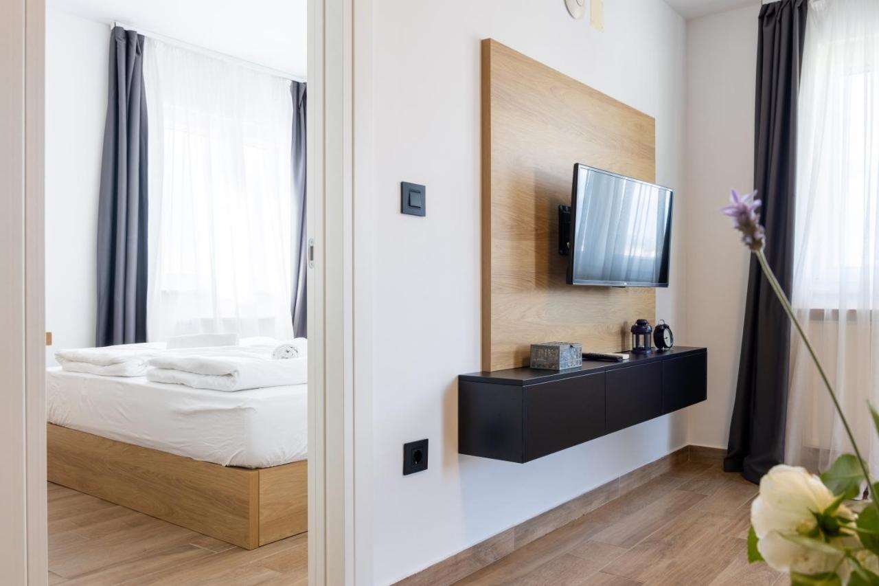 Appartamento Comfort con 1 Camera da Letto, Balcone e Vista Mare - 1° Piano