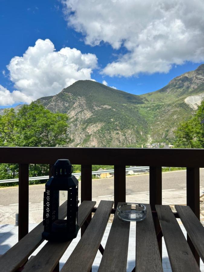 Apartment with Mountain View