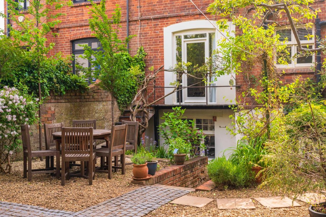 The Victoria - 4 Bedroom Townhouse With Parking - B&B