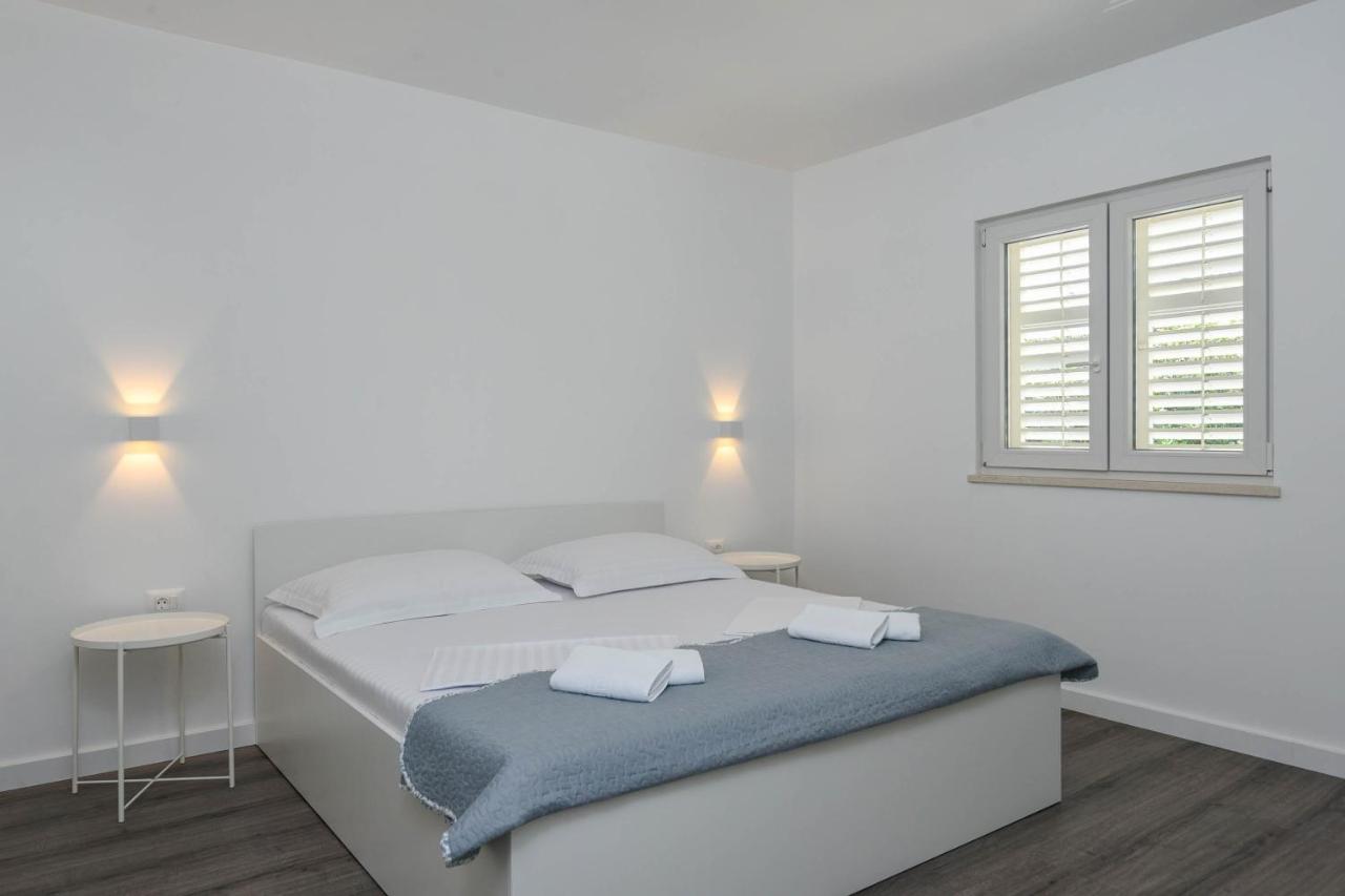 Appartamento con 2 Camere da Letto, Balcone e Vista mare