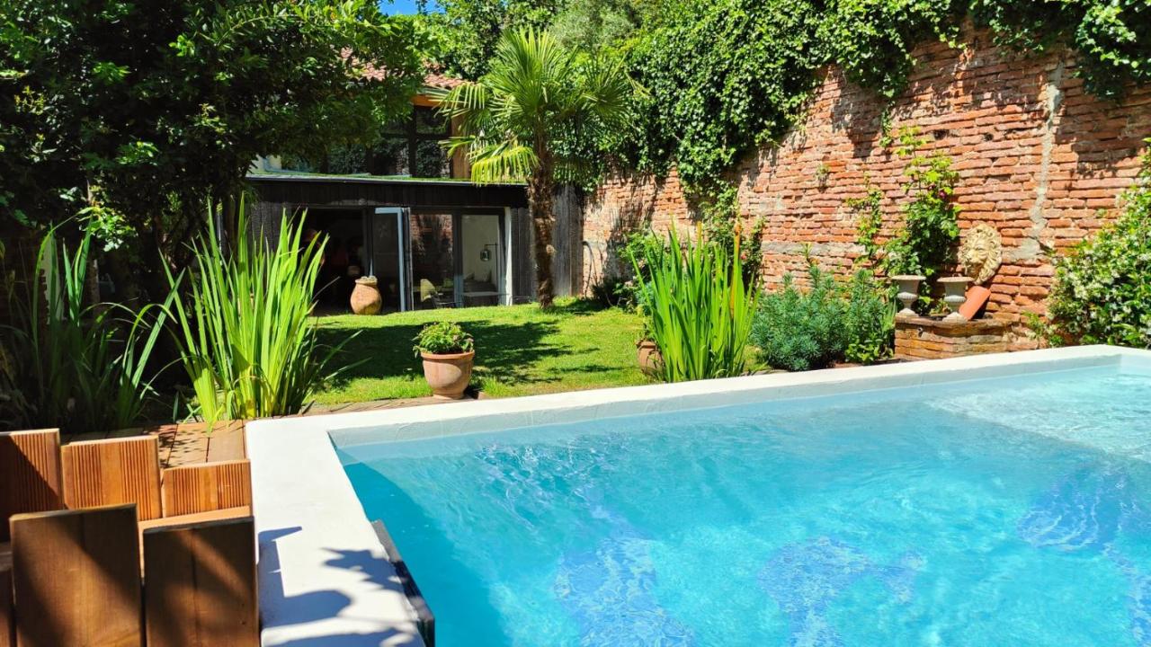 B&B Albi - Le Jardin Secret - Piscine - Clim - Haut de gamme - Bed and Breakfast Albi