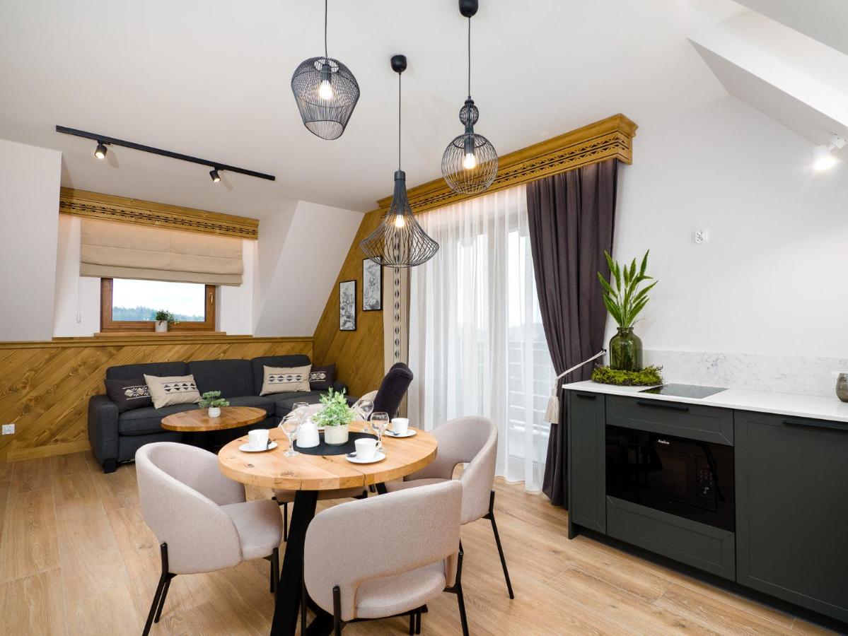 Apartment with Mountain View