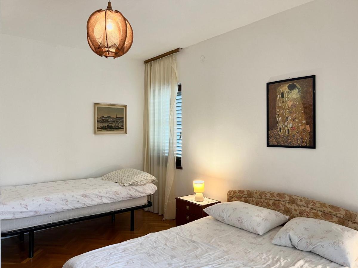 Appartamento con 2 Camere da Letto e Balcone