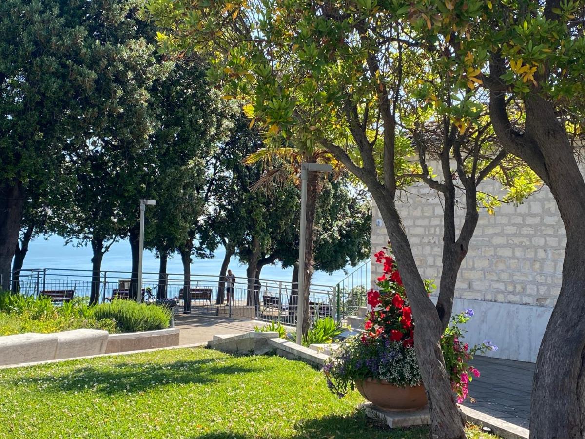 Via Urbani 10 - B&B