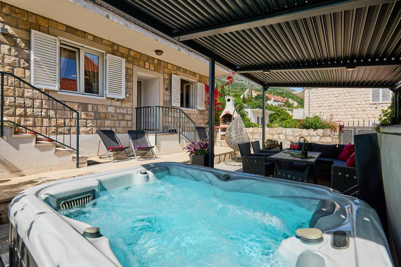 B&B Mokošica - Apartment Aqua Dream - Private Jacuzzi, Wood BBQ , Terrace , Ground floor - Bed and Breakfast Mokošica