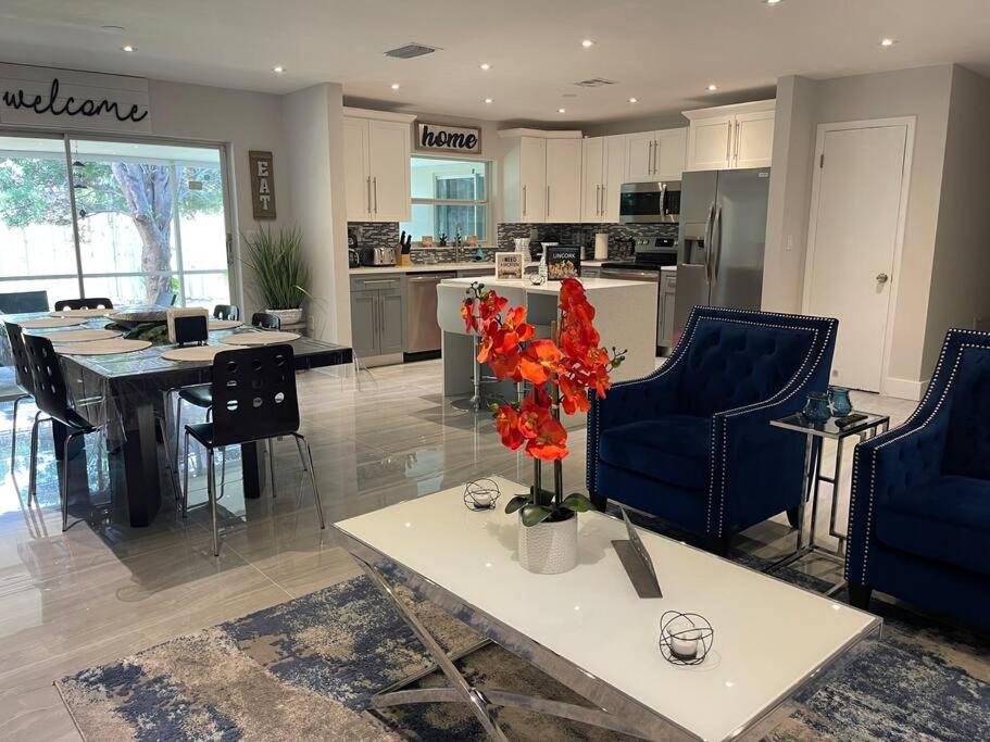 Heart of Miami Luxury Home 4BR Pool 5 Min Beach - B&B