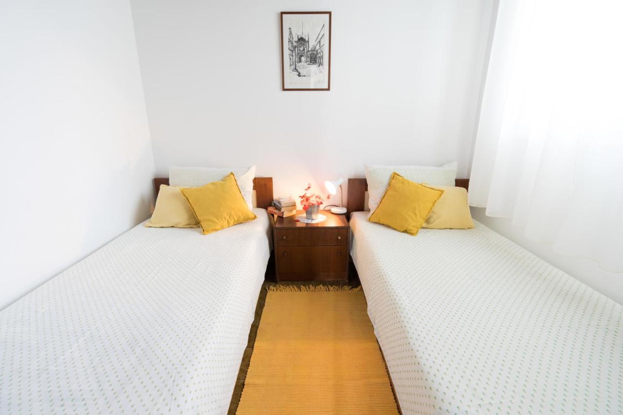Apartamento de 1 dormitorio con terraza y vistas al jardín