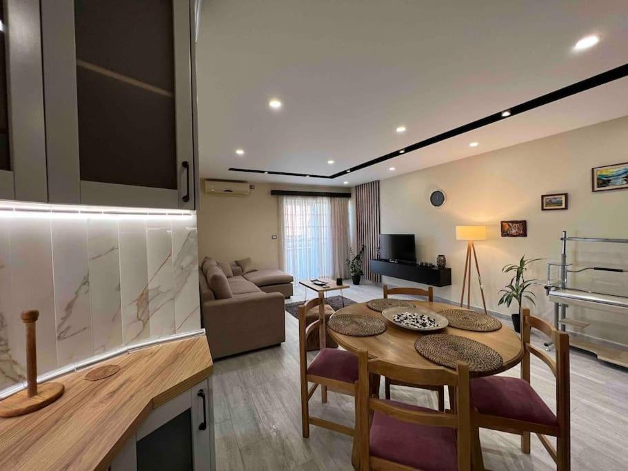 Tirana Apt near Lake & Blloku Area - B&B Tirana