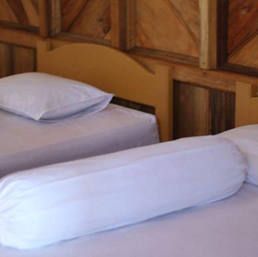 Lilys surf camp - B&B Hilibotodane