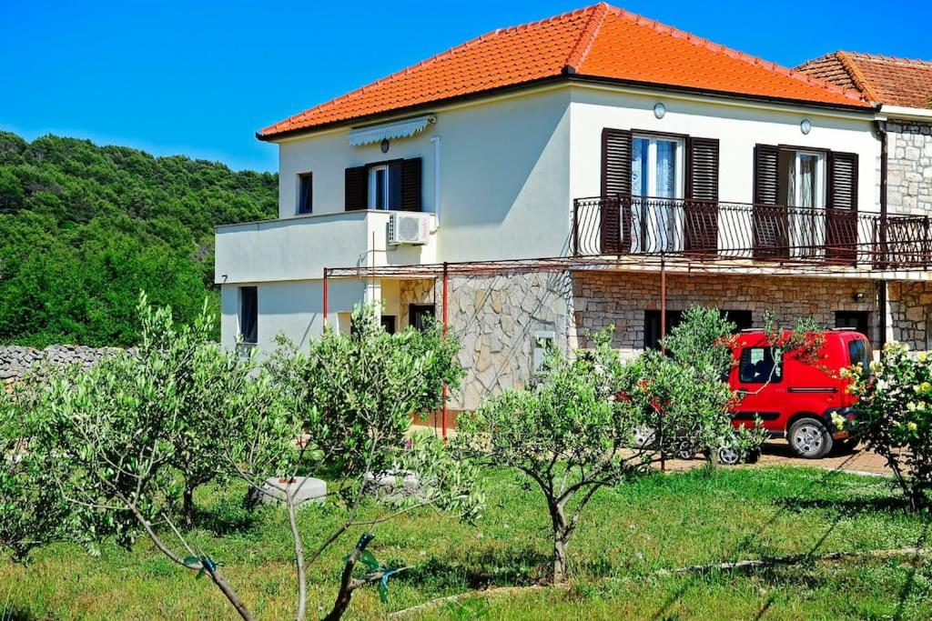 B&B Gornje Selo - Apartman Marin-Dalmatian way of vacation - Bed and Breakfast Gornje Selo