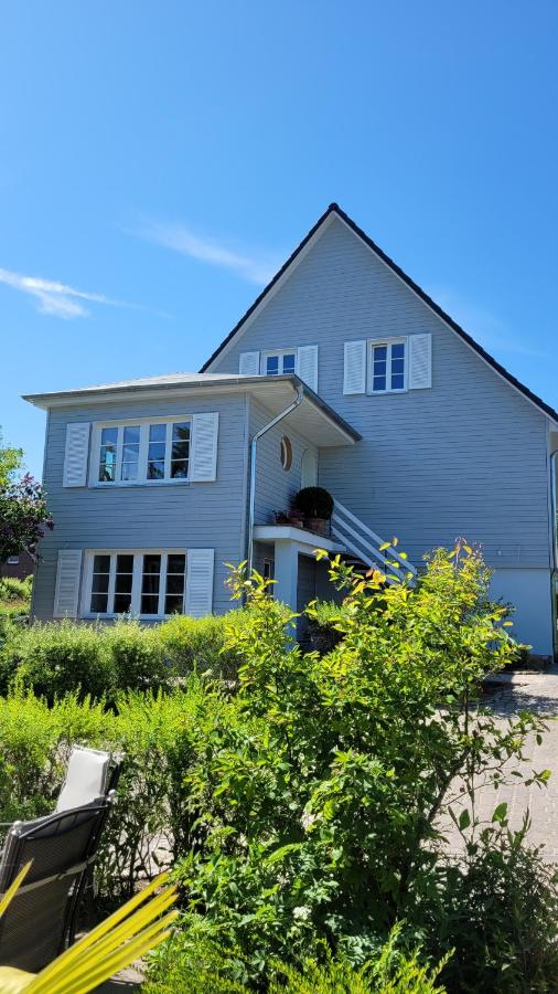 Große Ferienwohnung mit Kamin, Garten & 2 Bädern nahe Ostsee - Bed and Breakfast Ostseebad Boltenhagen