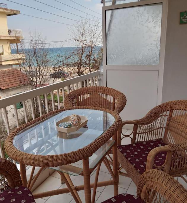 Cozy apartment 10 m from the sea Kalikratia Halkidiki - Chambres d'hôtes Néa Kallikráteia