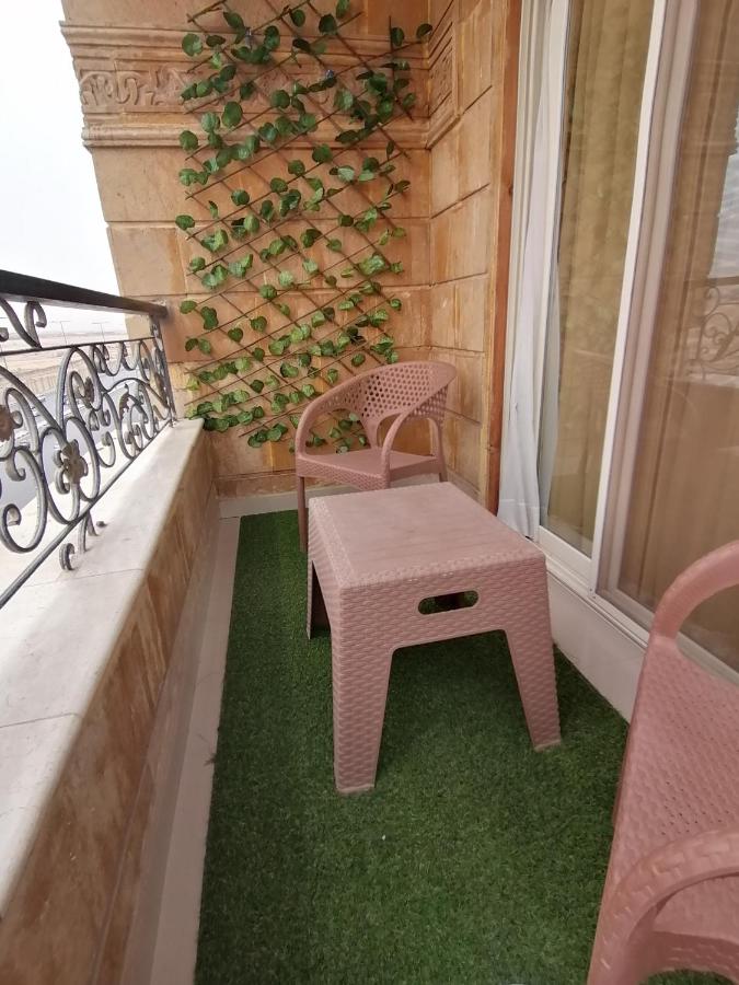 Superb & comfy 3BDR apartment with outstanding view شقة فندقية فاخرة فيو رائع للمطار - B&B