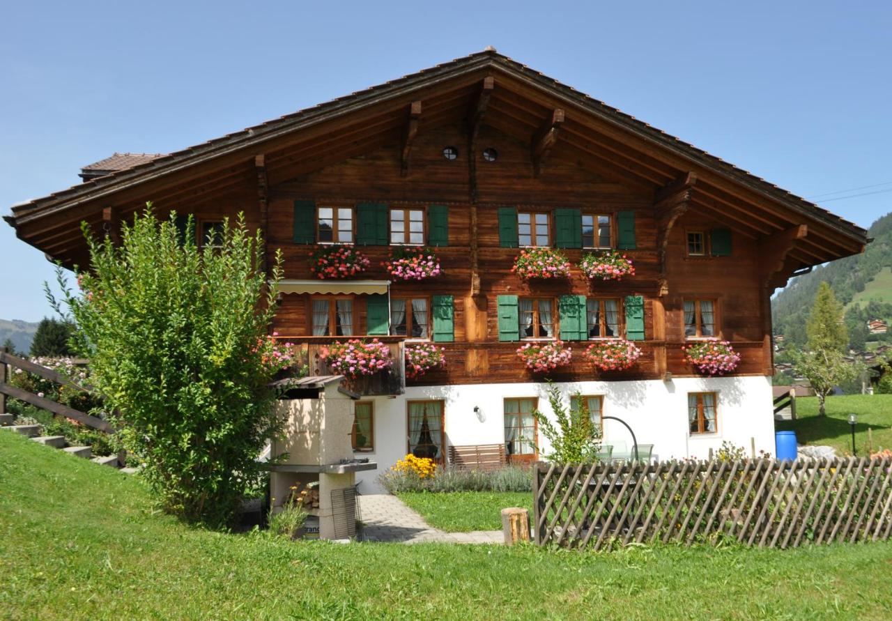 B&B Gstaad - Alpenchalet Spiher Gstaad im Parterre - Bed and Breakfast Gstaad