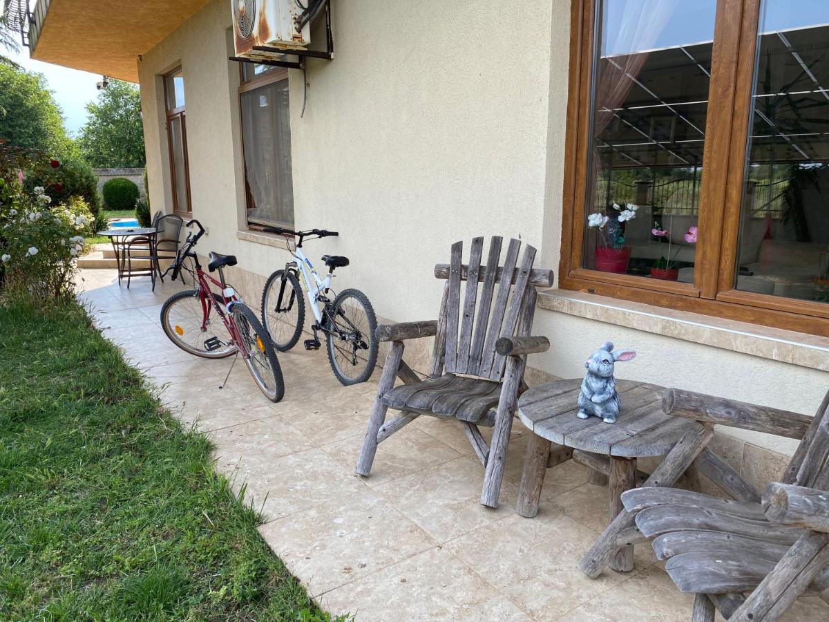 Guest House Golden Flake 4km from Bolata beach - B&B Balgarevo